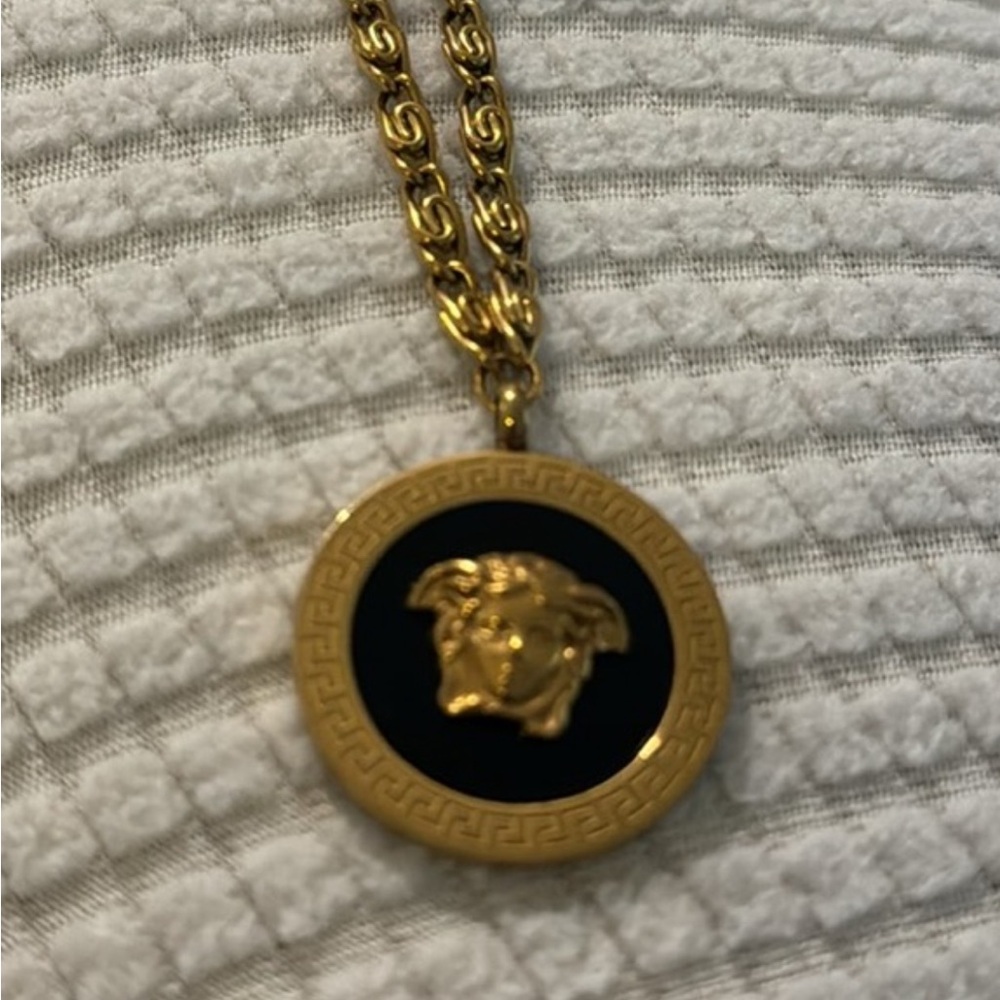 NIB Versace Enamel Medusa Gold Tone Pendant Chain Necklace Women/ Men